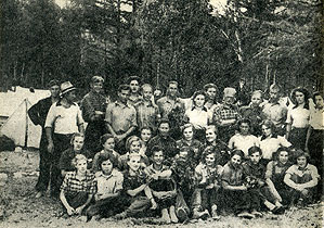 Группа туристов - участников слета ЦС ДСО Буревестник на Байкале в 1955 году.