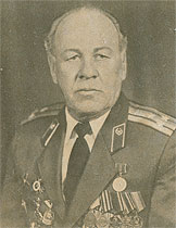 В. И. Кичигин, ветеран училища, основатель и руководитель  музея боевой славы училища.